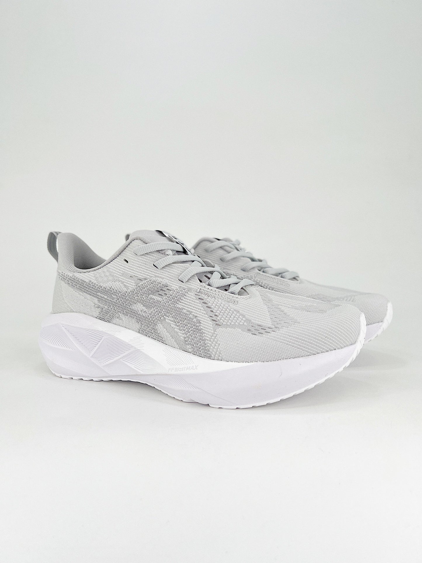 Tênis Asics Novablast 5