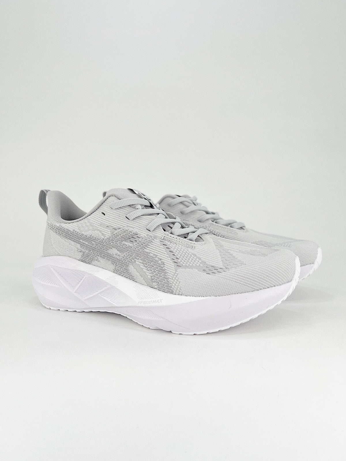 Tênis Asics Novablast 5