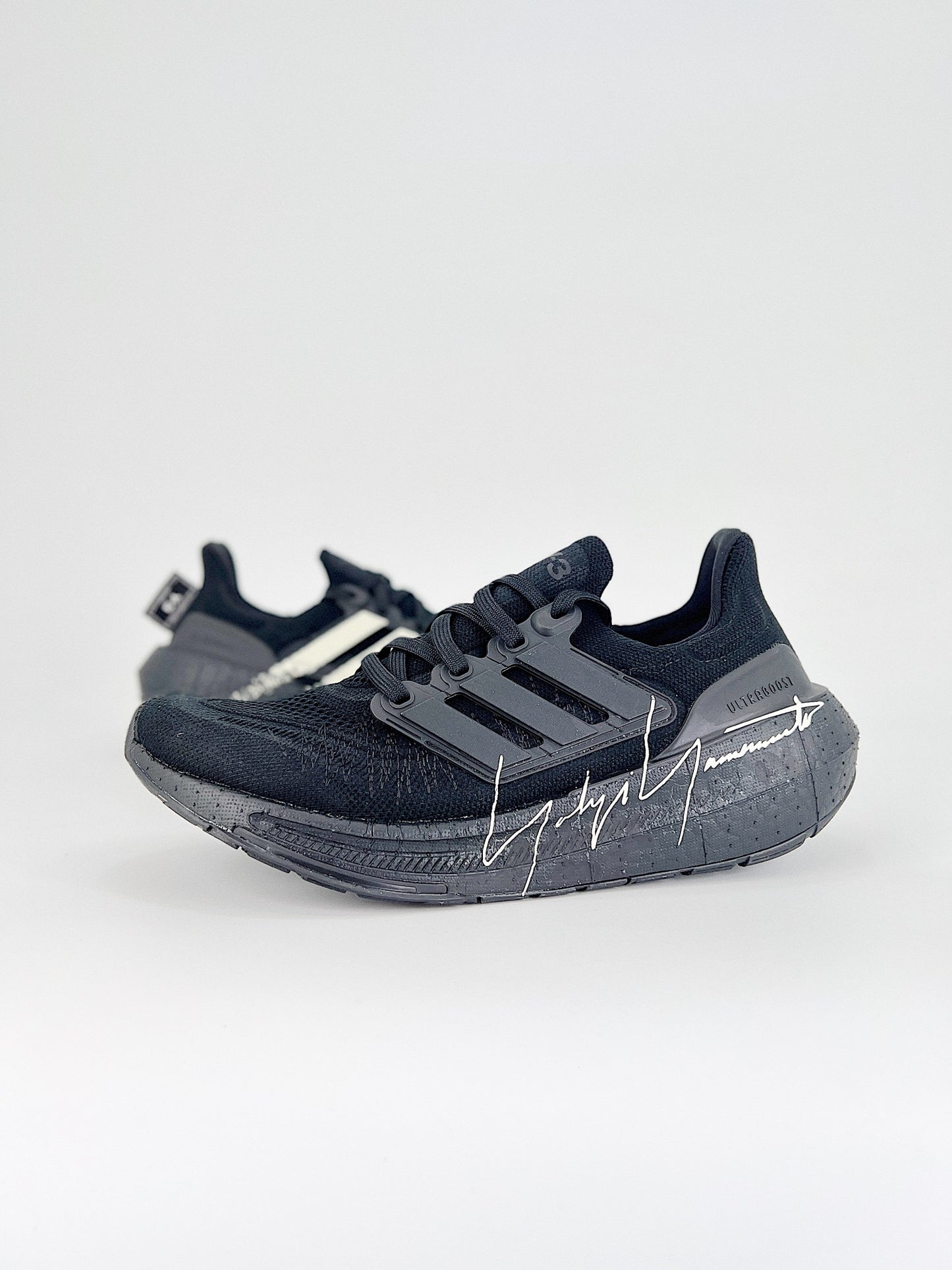 Tênis Y-3 Ultraboost Light 23