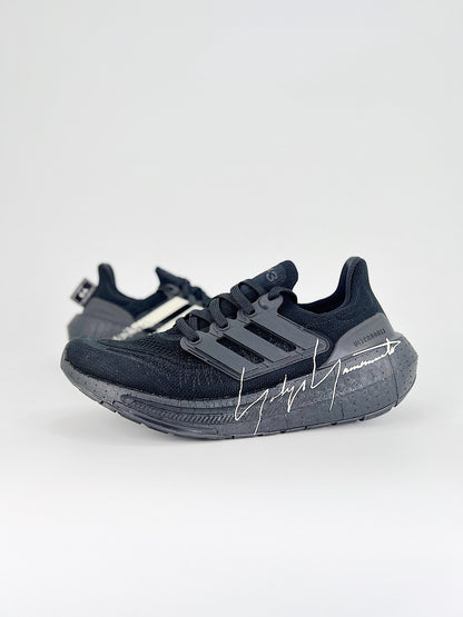 Tênis Y-3 Ultraboost Light 23