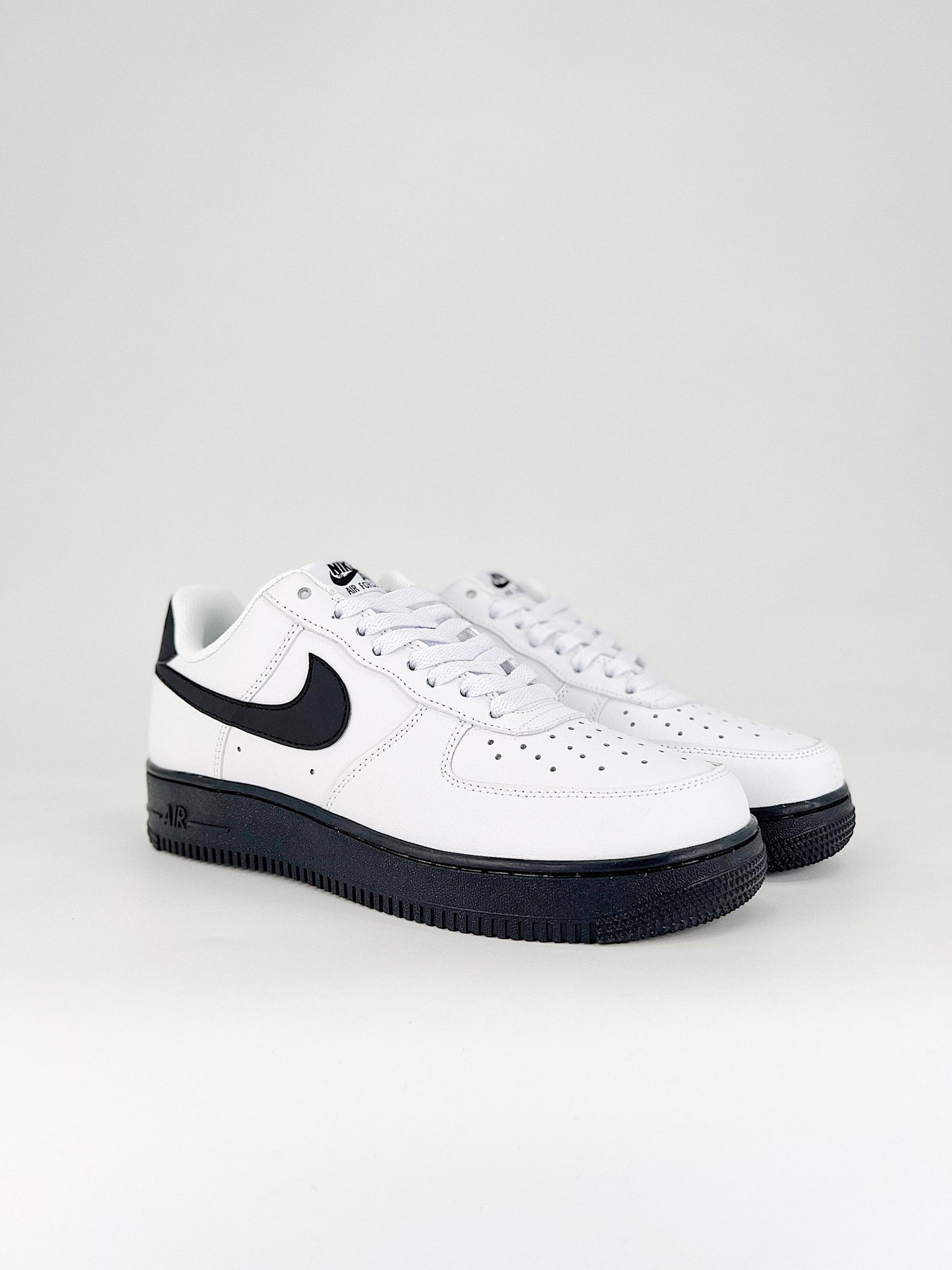 Nike Air Force 1 Low White Black Midsole