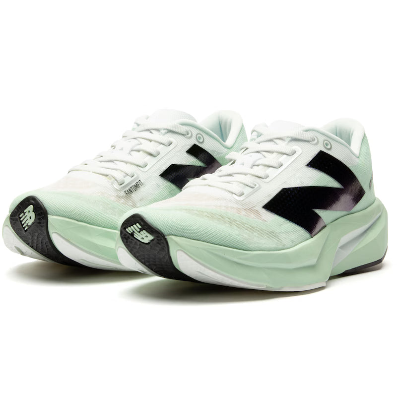 Tênis New Balance FuelCell Rebel V4