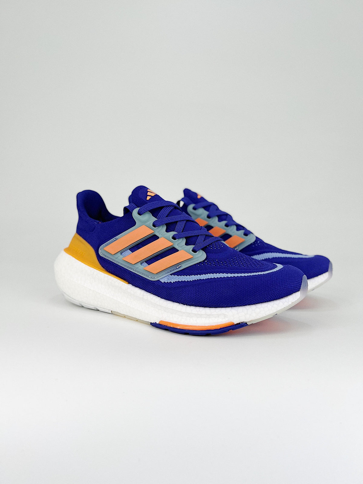 Tênis Adidas UltraBoost Light 23