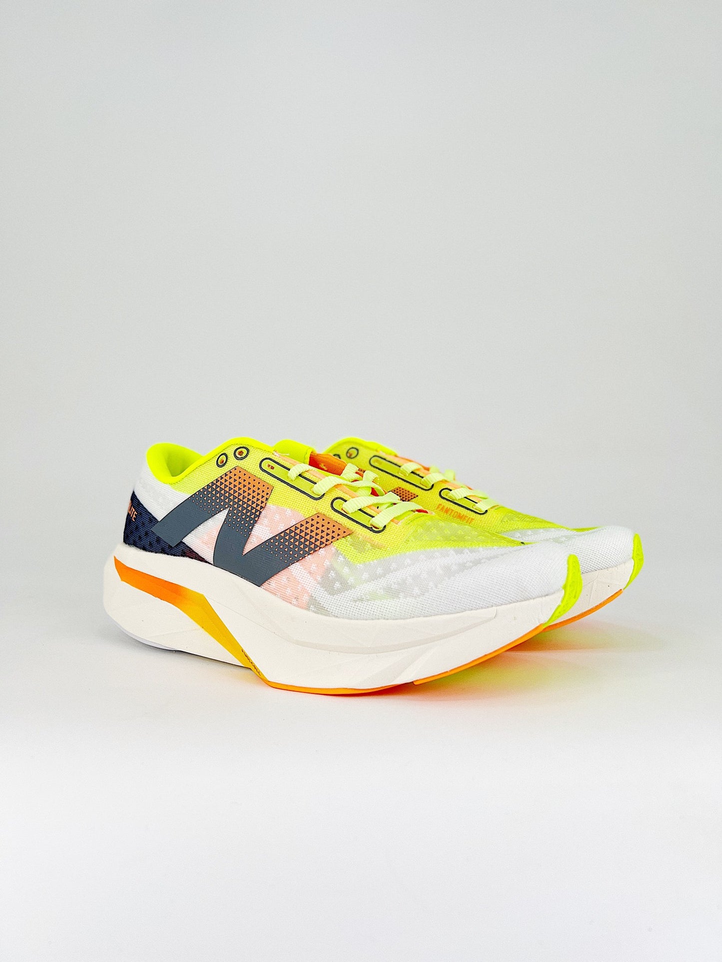 Tênis New Balance Fuelcell Supercomp Elite V4