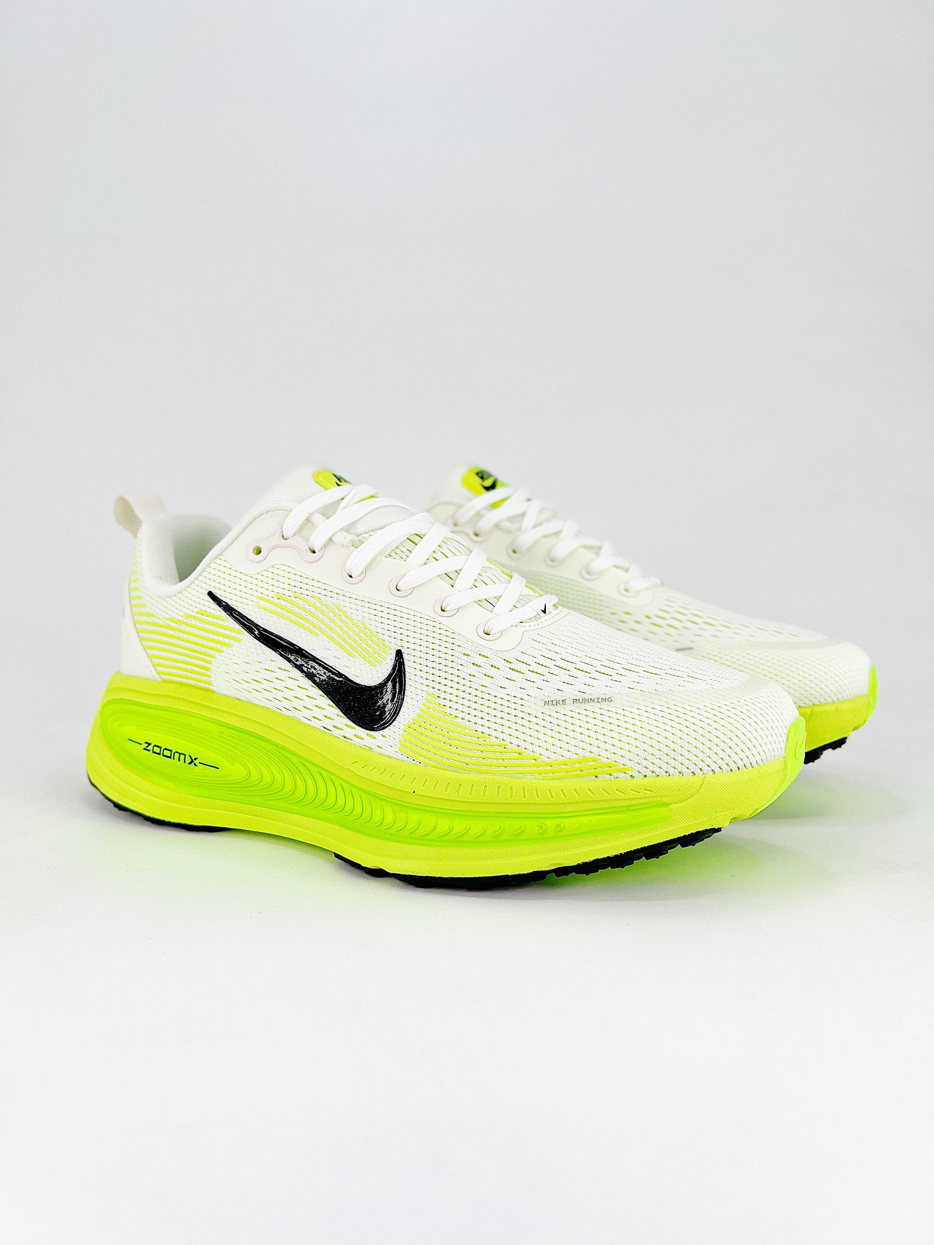 Tênis Nike Vomero 18