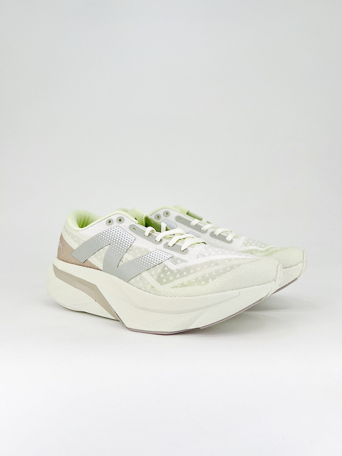 Tênis New Balance Fuelcell Supercomp Elite V4