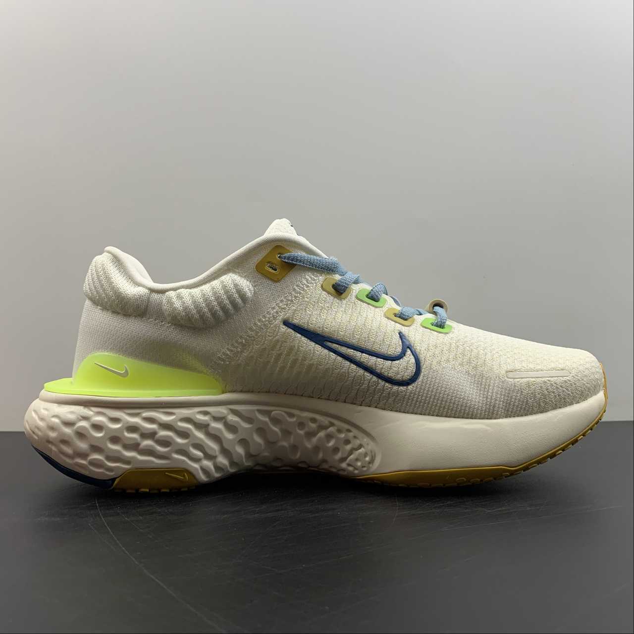 Tênis Nike ZoomX Invincible Run Flyknit 2