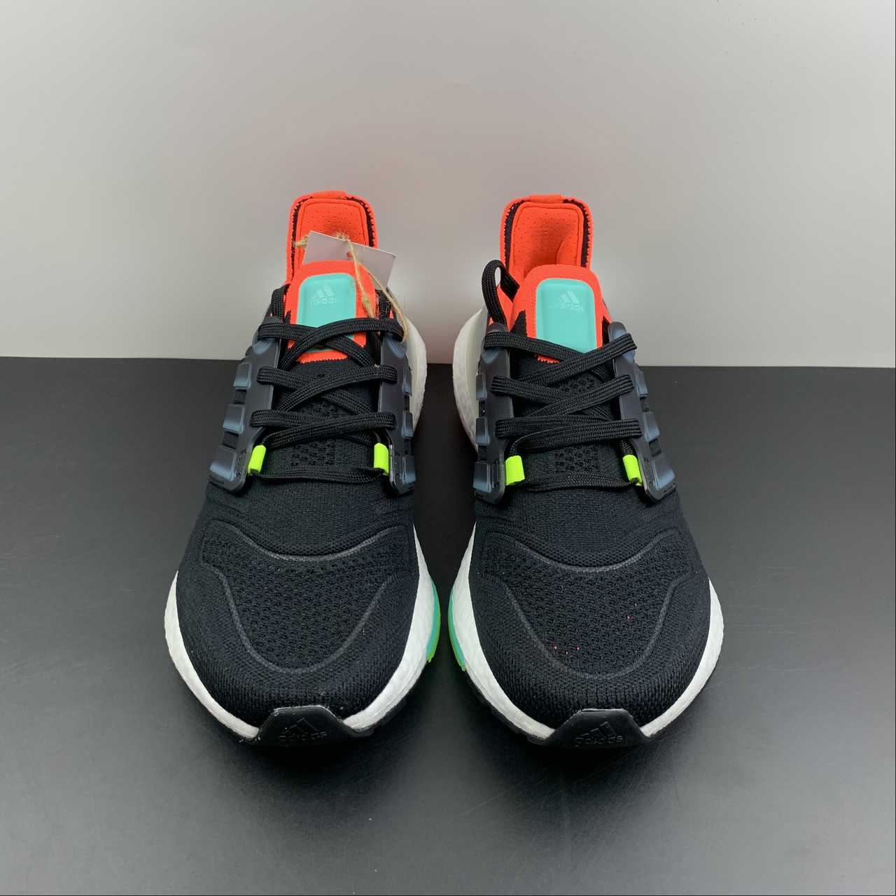 Tênis Adidas UltraBoost 22