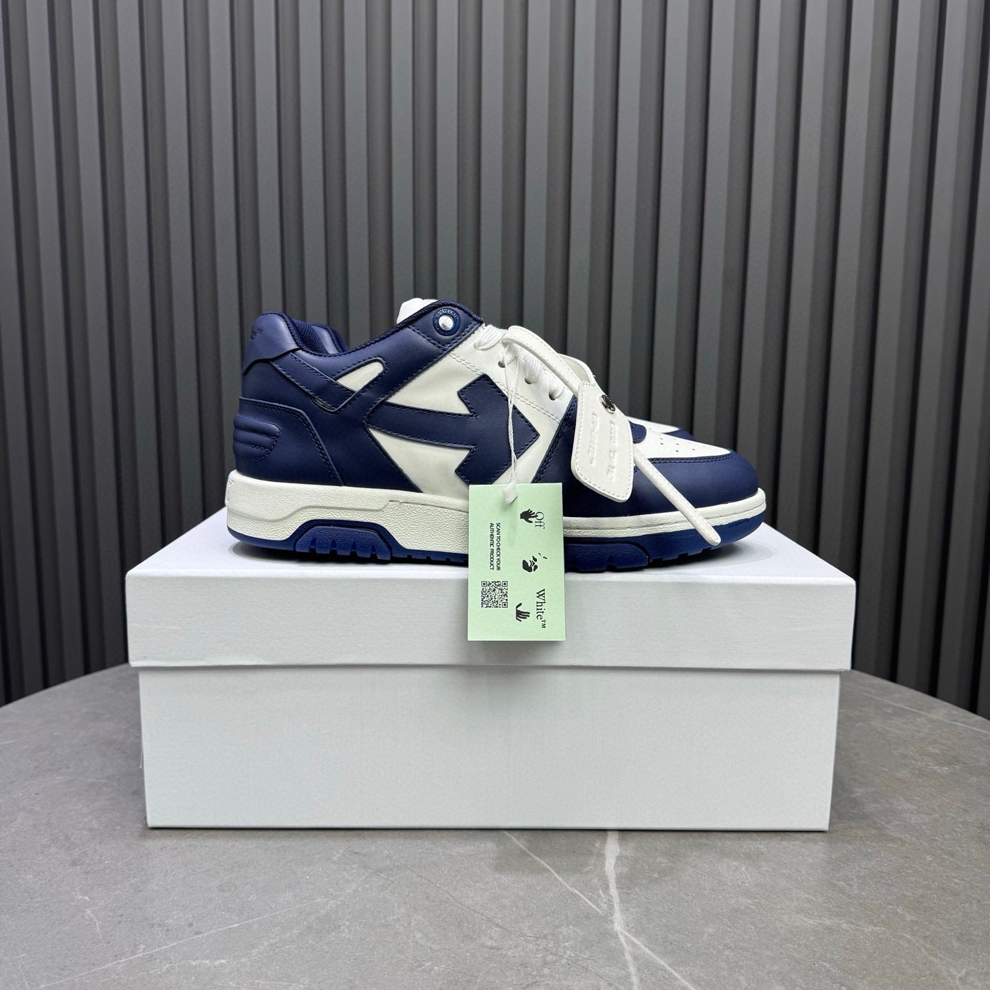 Tênis Off-White Out of Office