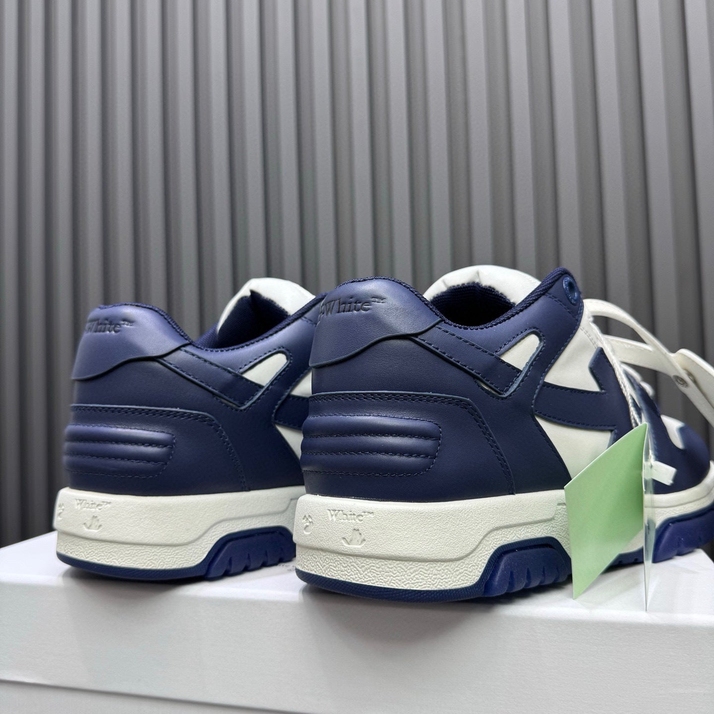 Tênis Off-White Out of Office