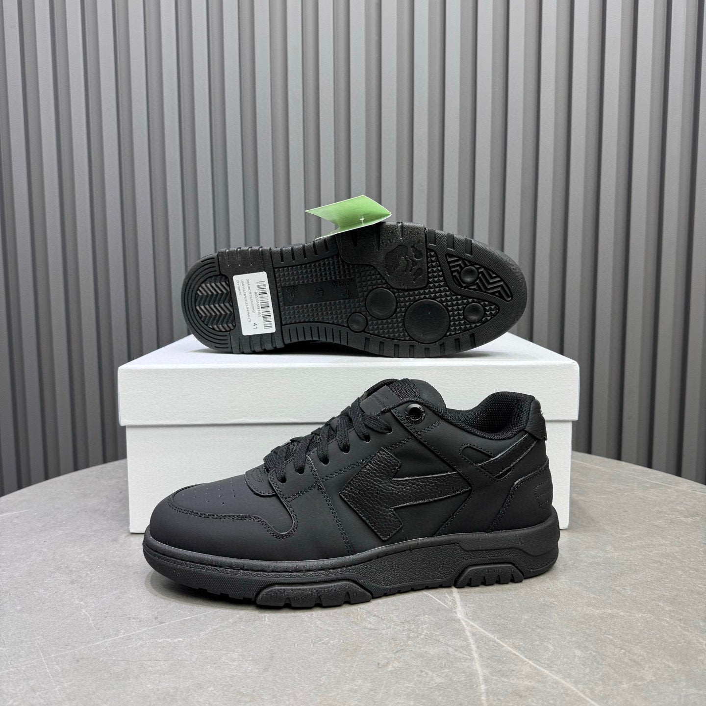 Tênis Off-White Out of Office de couro