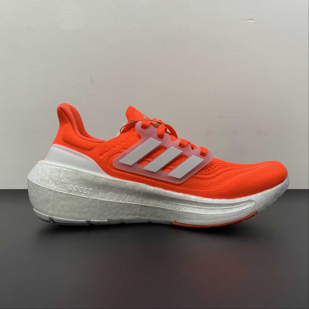 Tênis Adidas UltraBoost Light 23