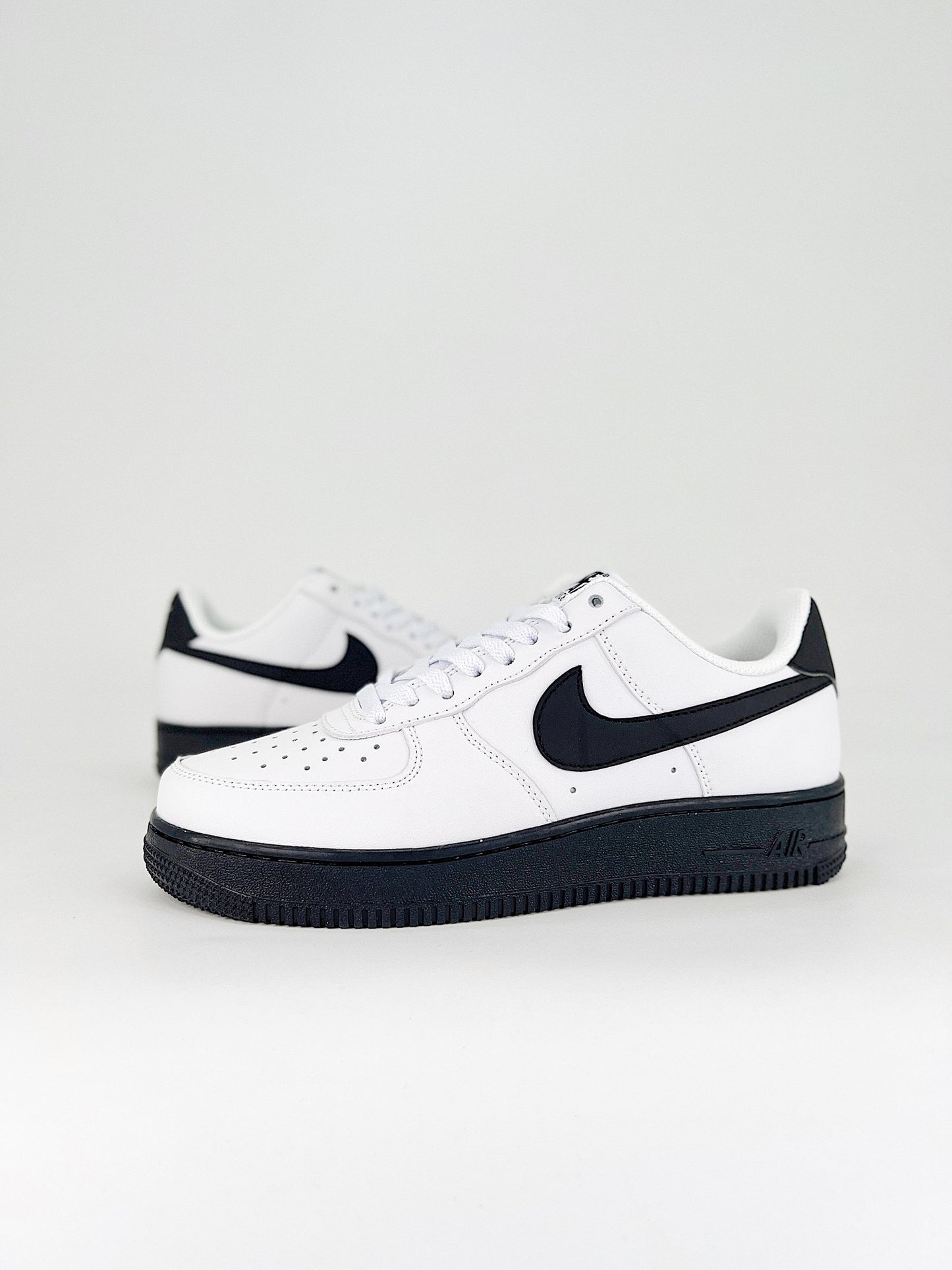 Nike Air Force 1 Low White Black Midsole