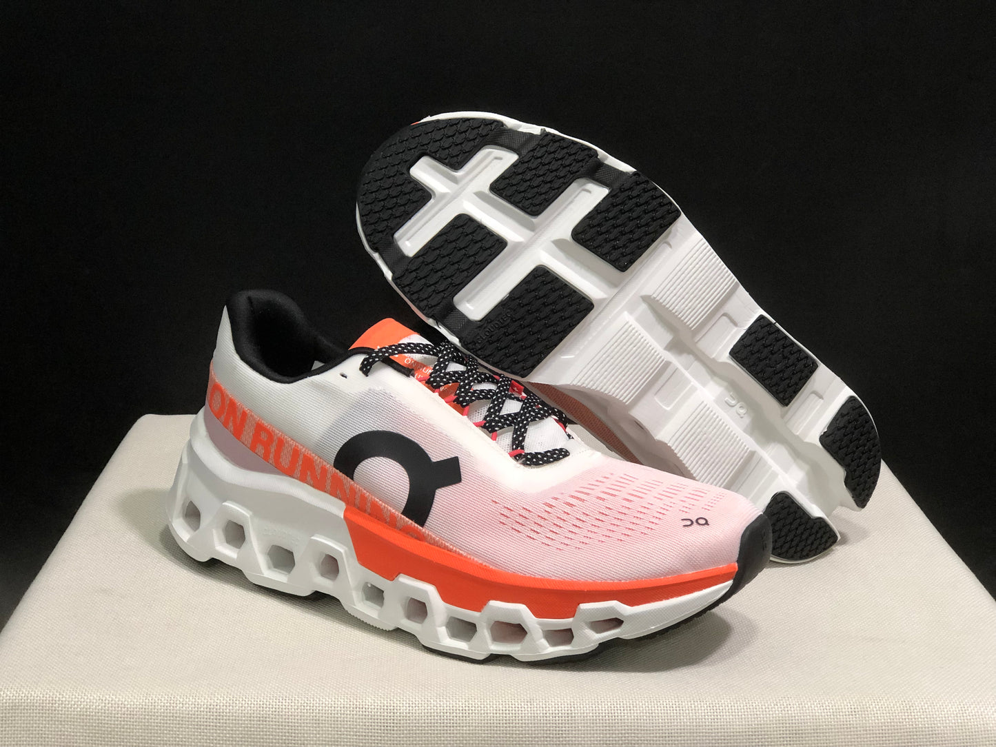 Tênis On Running Cloudmonster 2