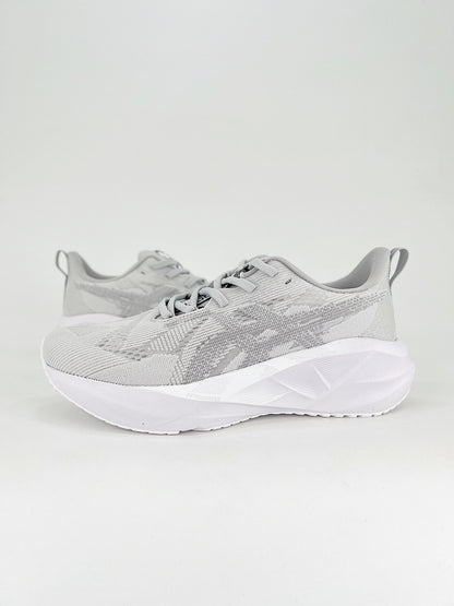 Tênis Asics Novablast 5