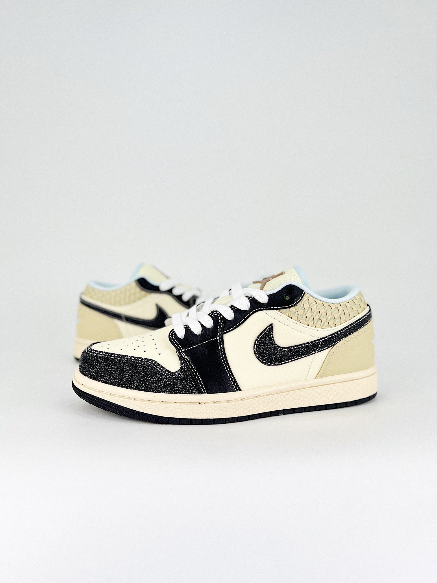 Air Jordan 1 Low SE Coconut Milk Black Muslin