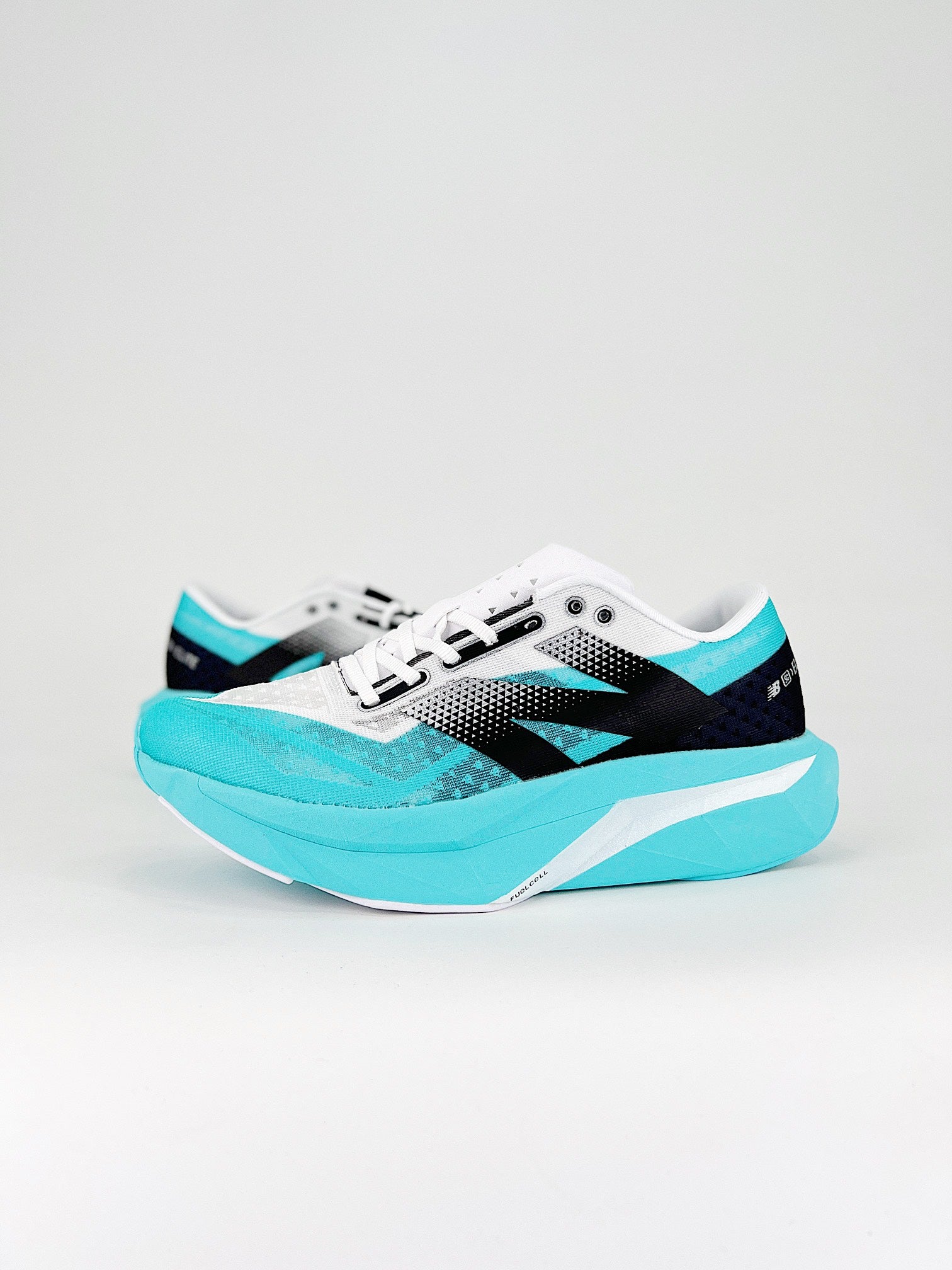 Tênis New Balance Fuelcell Supercomp Elite V4