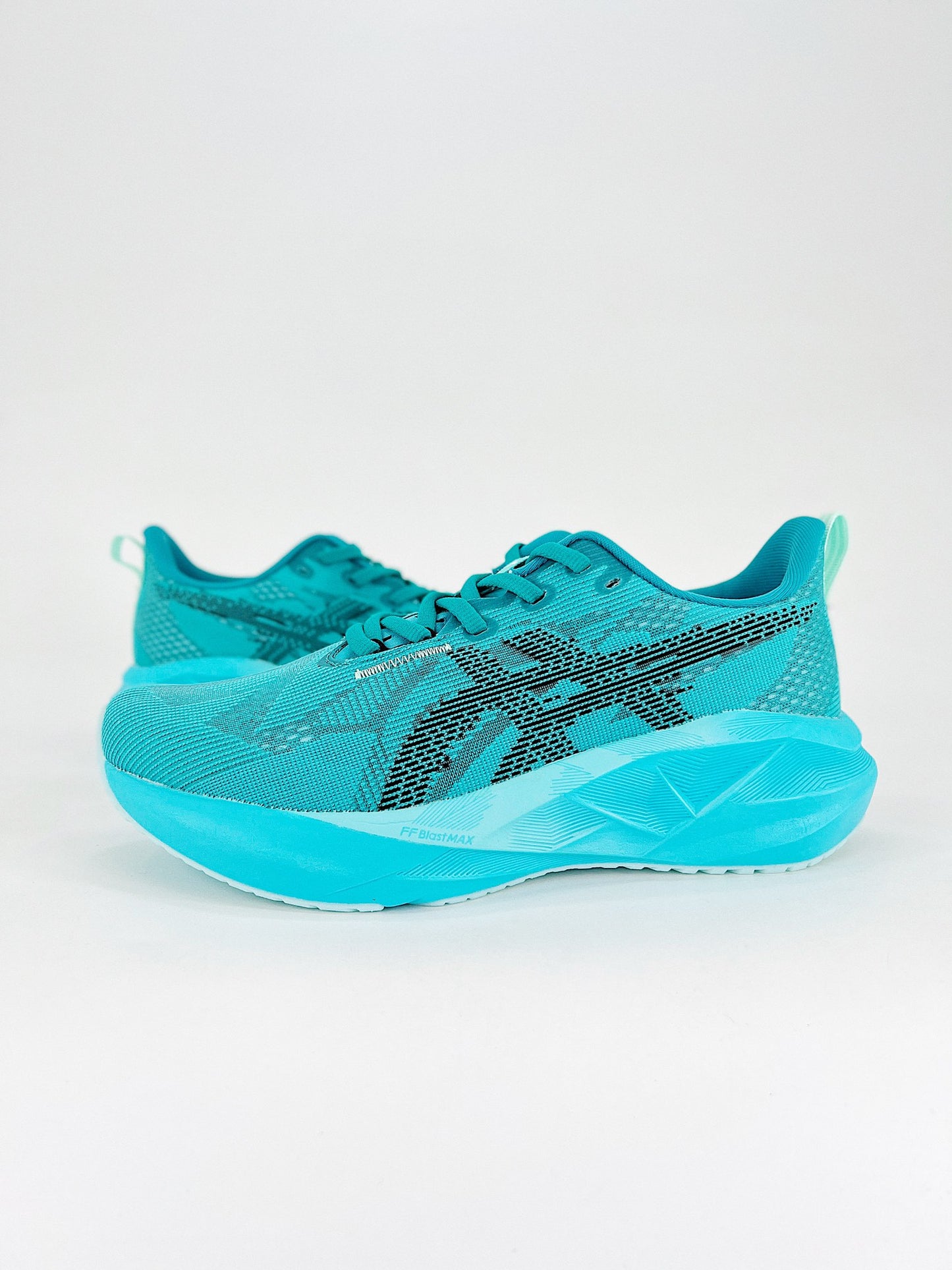 Tênis Asics Novablast 5