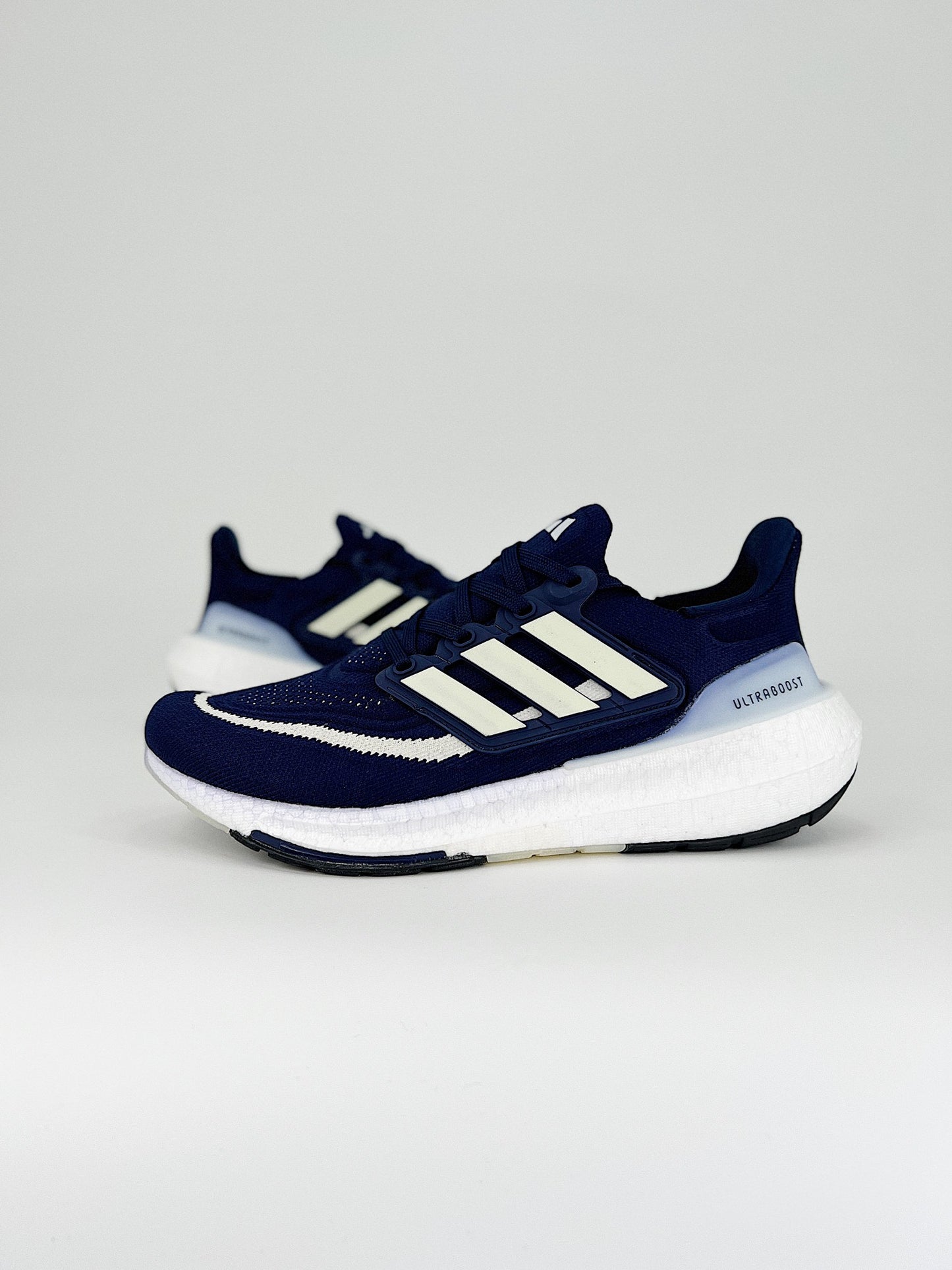 Tênis Adidas UltraBoost Light 23