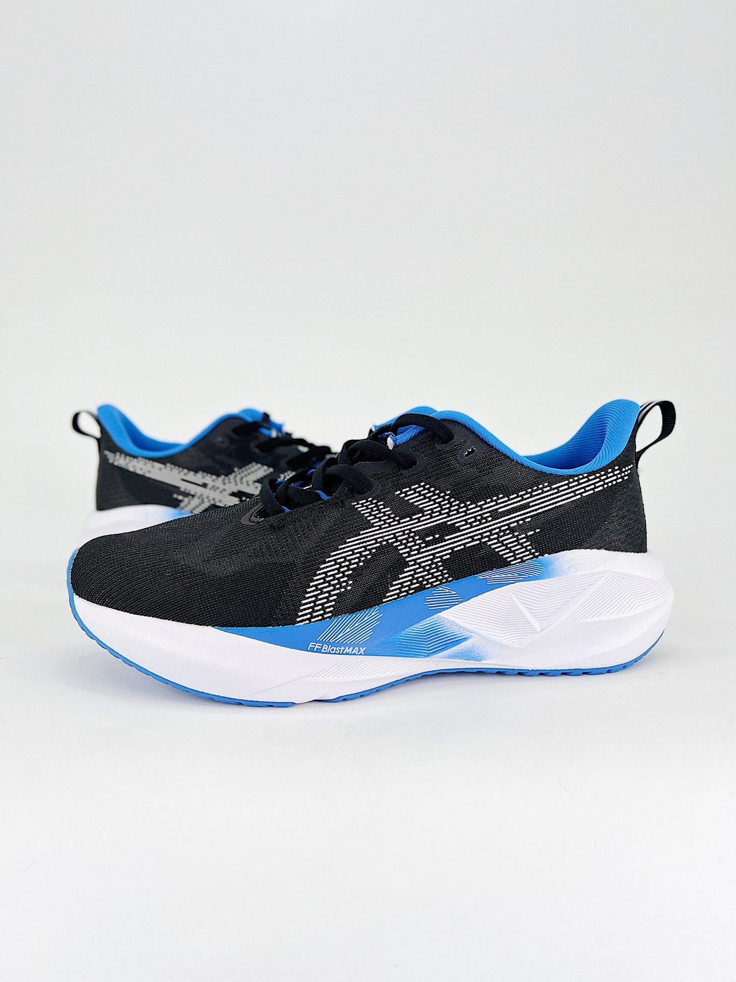 Tênis Asics Novablast 5