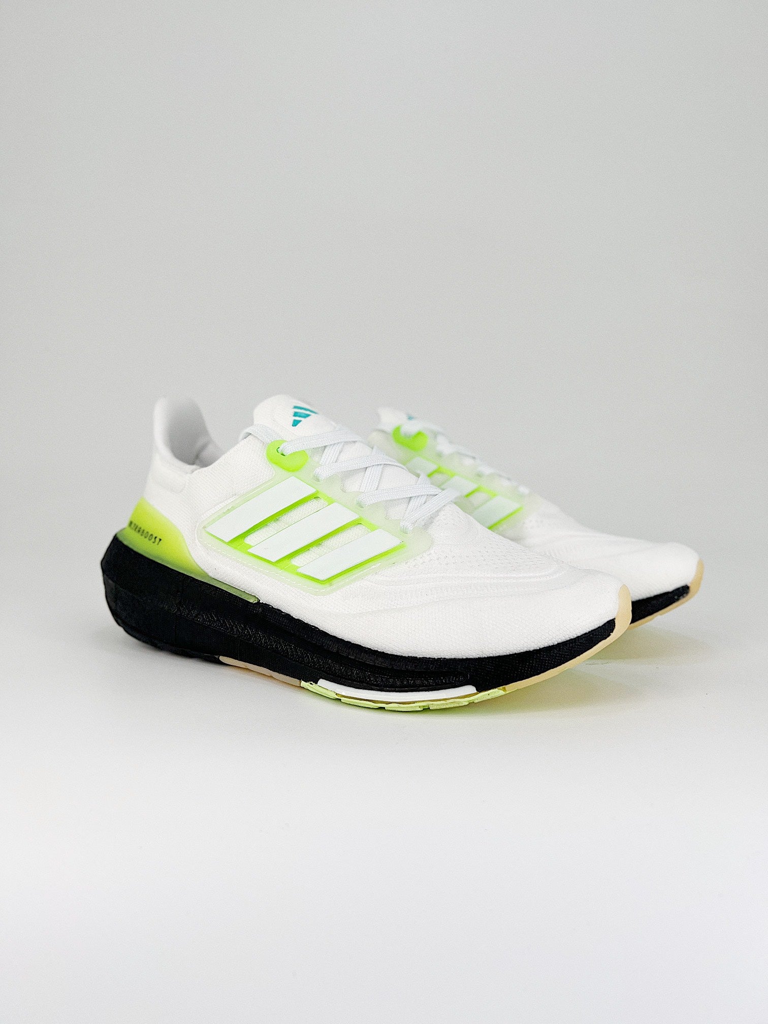Tênis Adidas UltraBoost Light 23