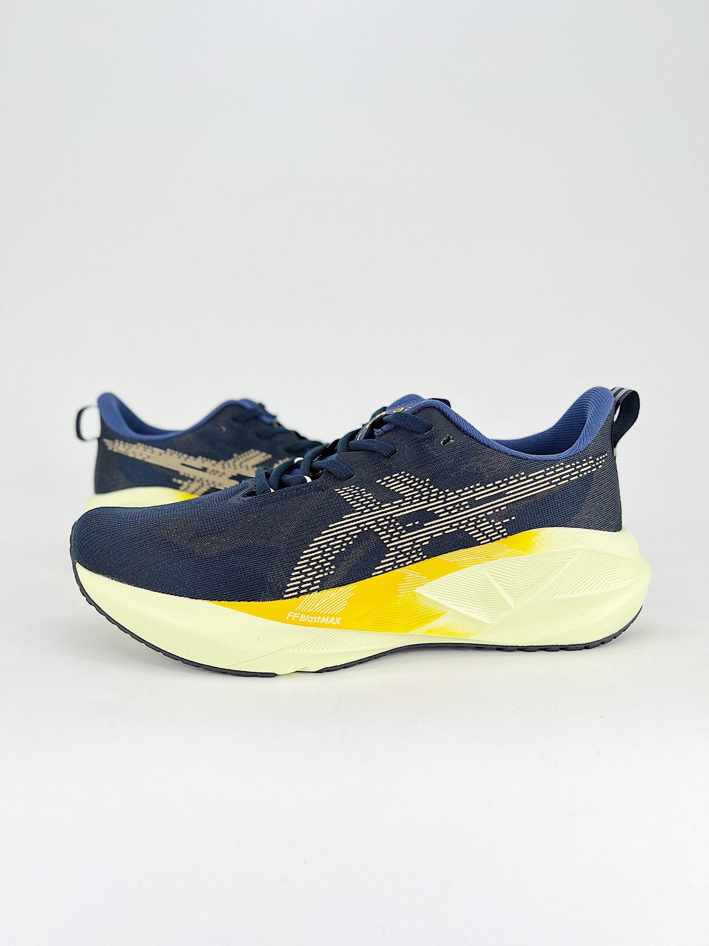 Tênis Asics Novablast 5