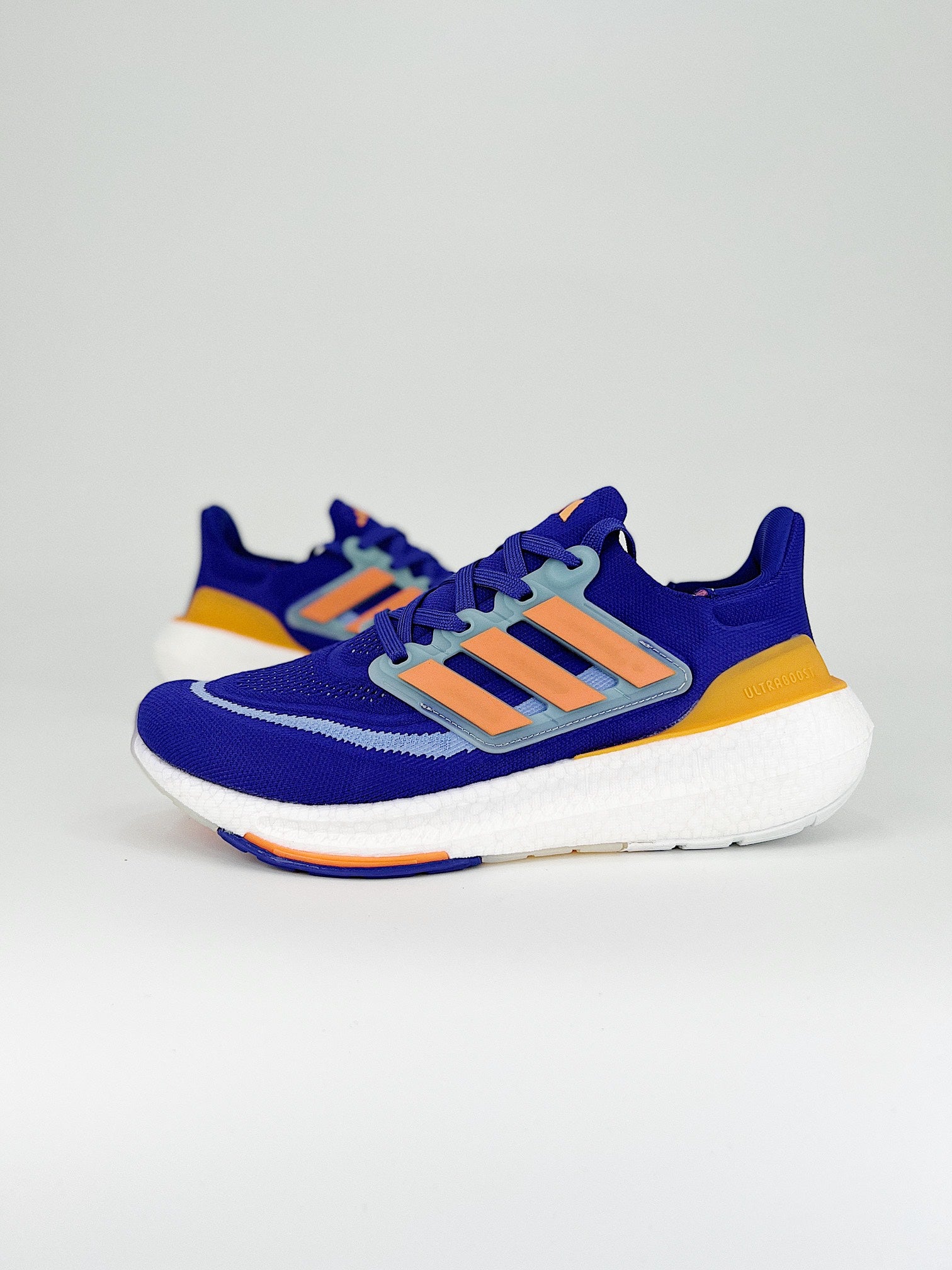 Tênis Adidas UltraBoost Light 23