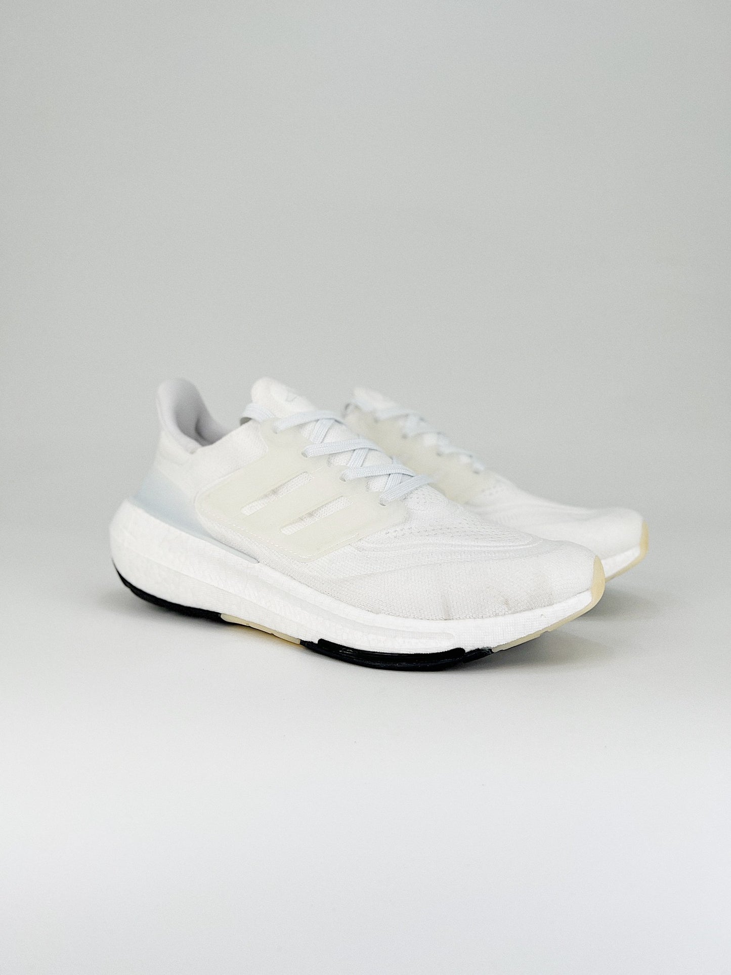 Tênis Adidas UltraBoost Light 23