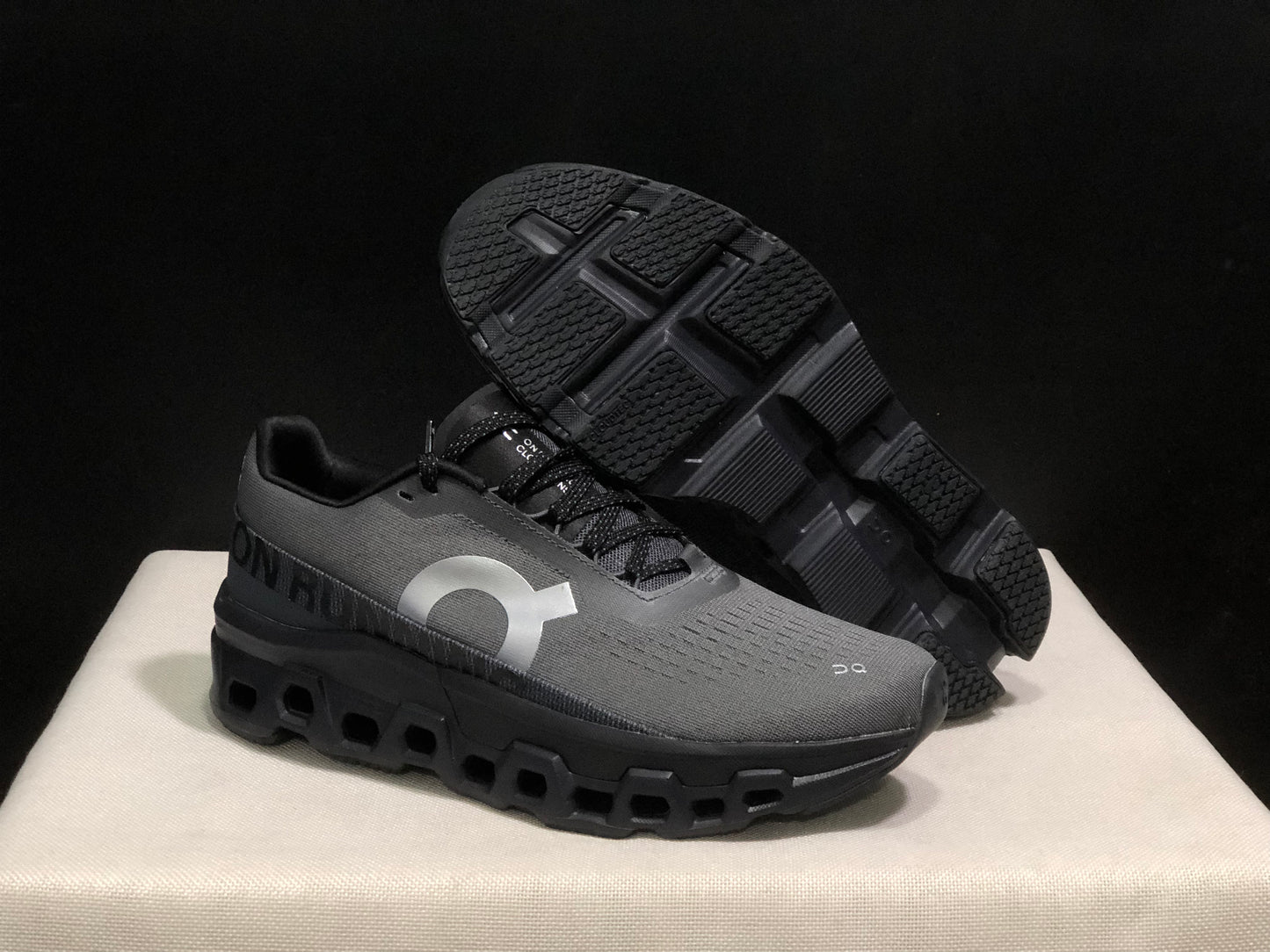 Tênis On Running Cloudmonster 2