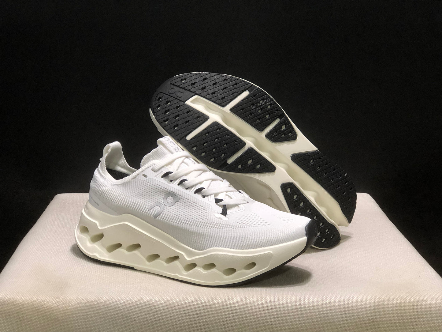 Tênis On Running Cloudsurfer Max