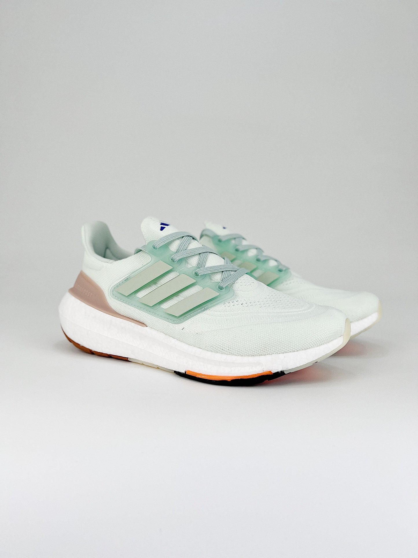 Tênis Adidas UltraBoost Light 23