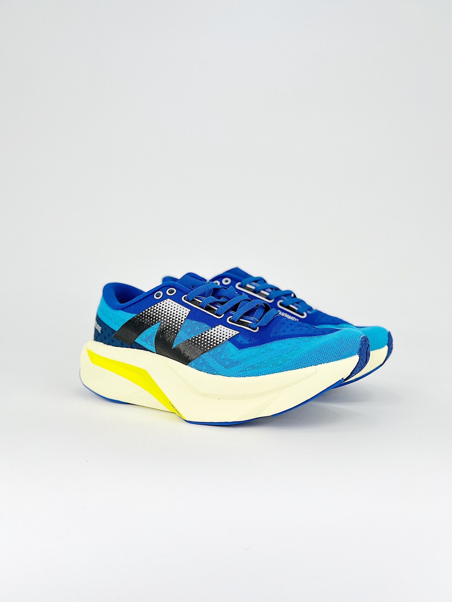 Tênis New Balance Fuelcell Supercomp Elite V4