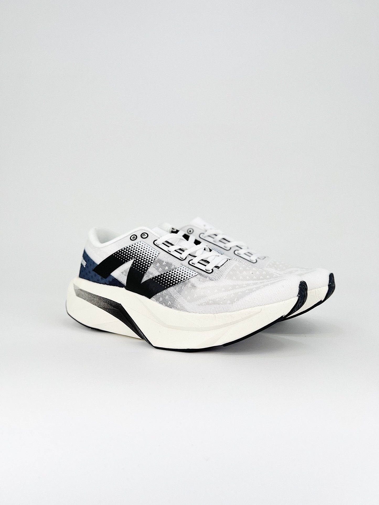 Tênis New Balance Fuelcell Supercomp Elite V4