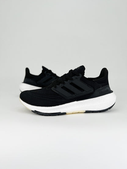 Tênis Adidas UltraBoost Light 23
