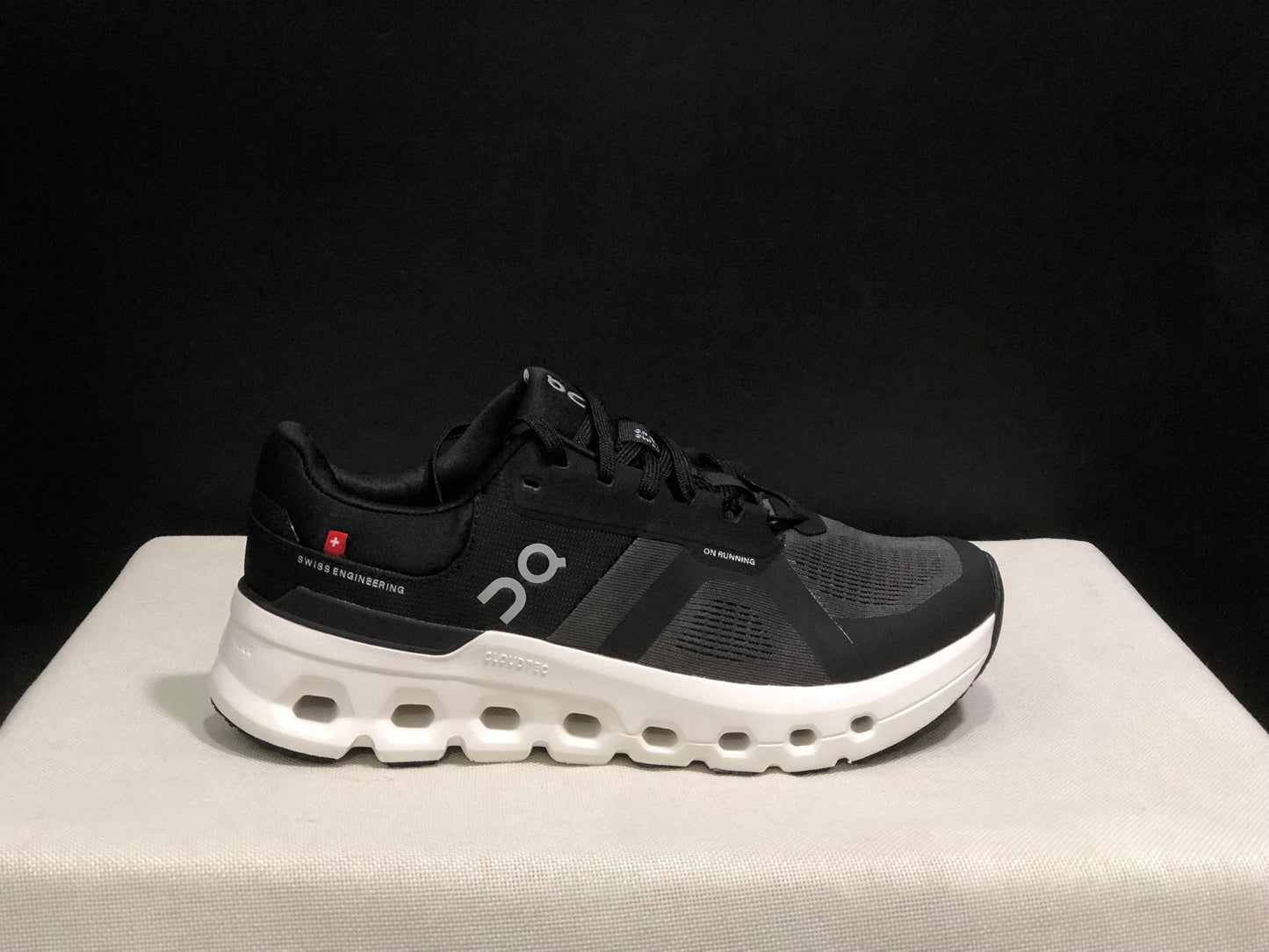 Tênis On Running Cloudrunner 2