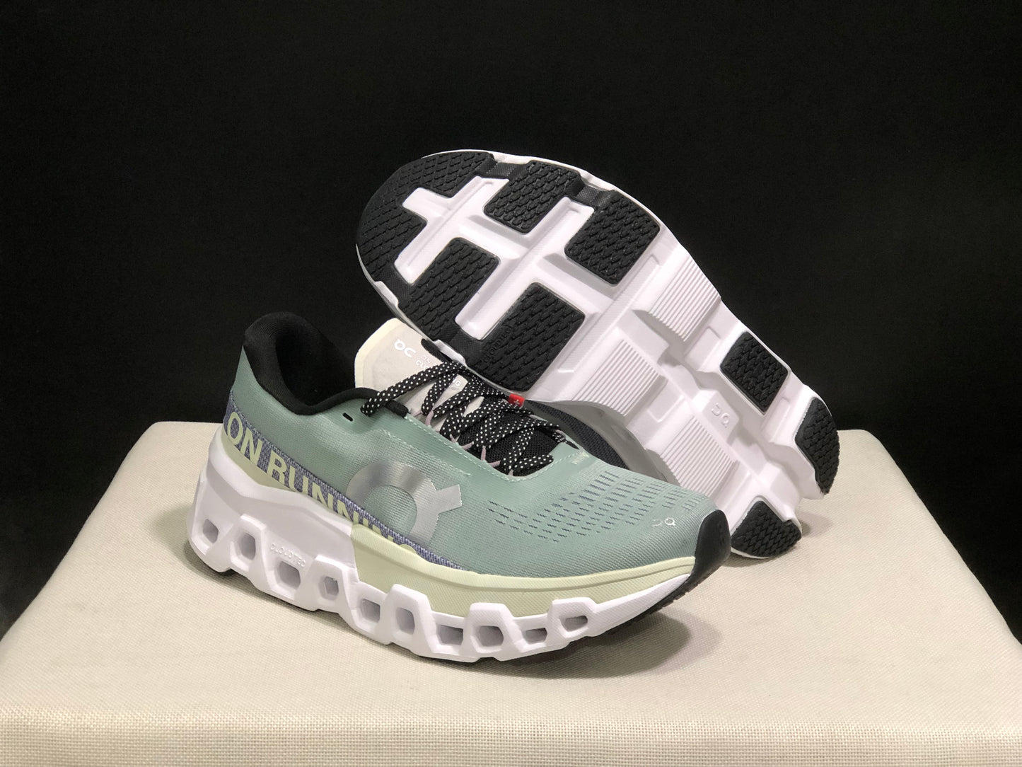 Tênis On Running Cloudmonster 2