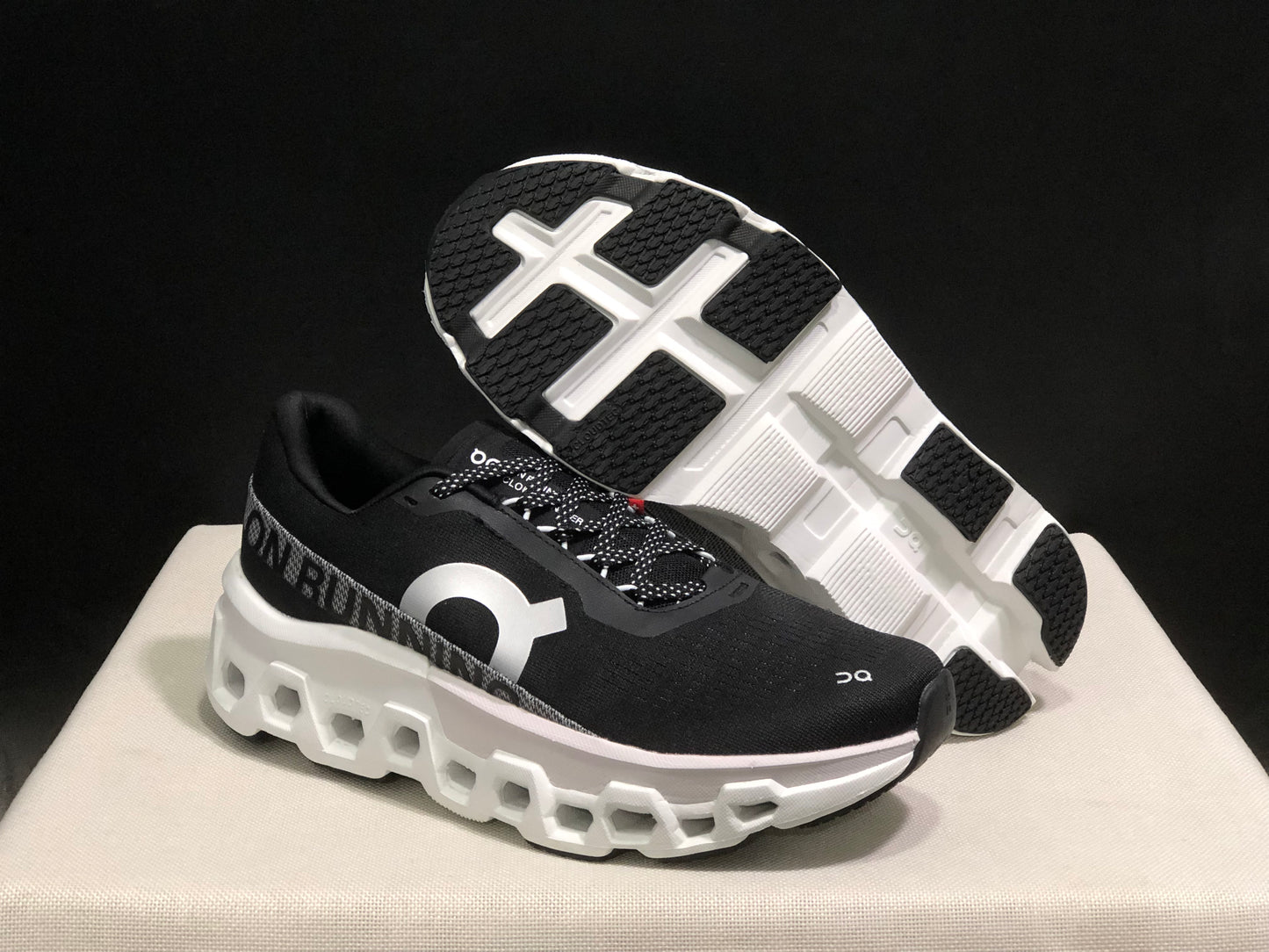 Tênis On Running Cloudmonster 2