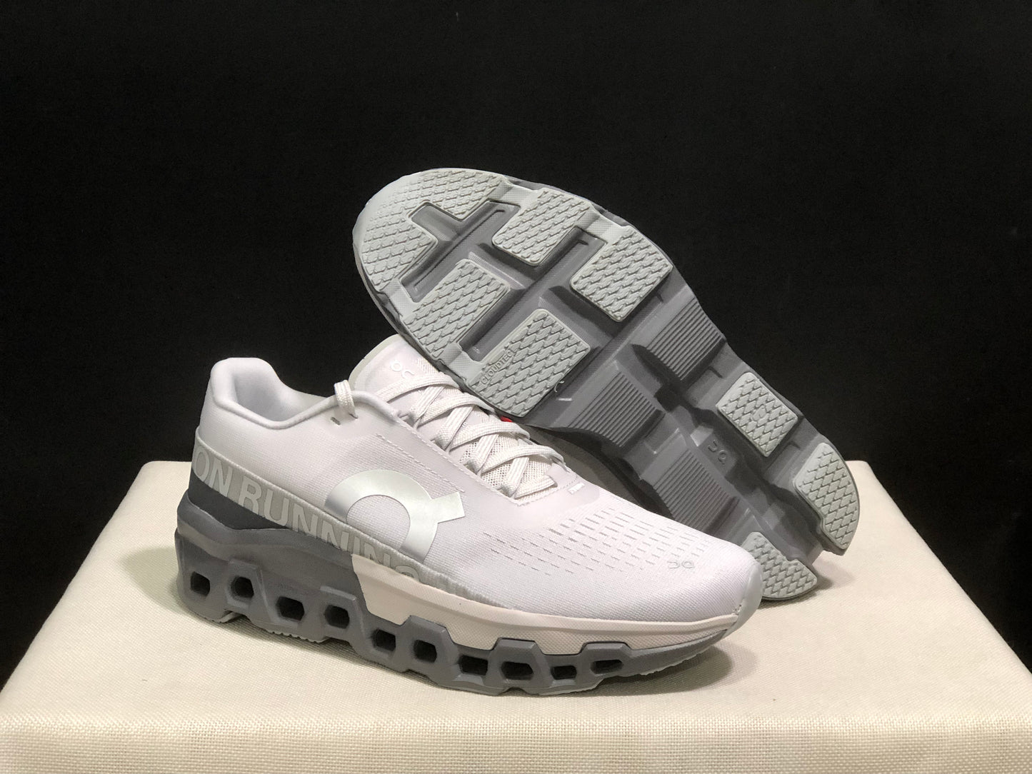 Tênis On Running Cloudmonster 2