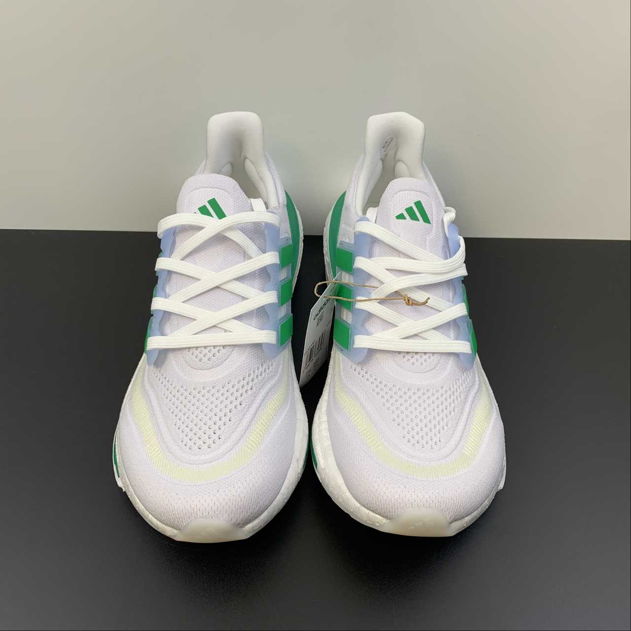 Tênis Adidas UltraBoost Light 23