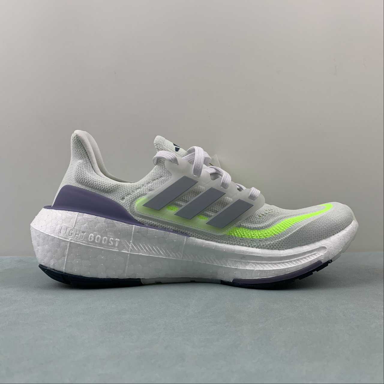 Tênis Adidas UltraBoost Light 23