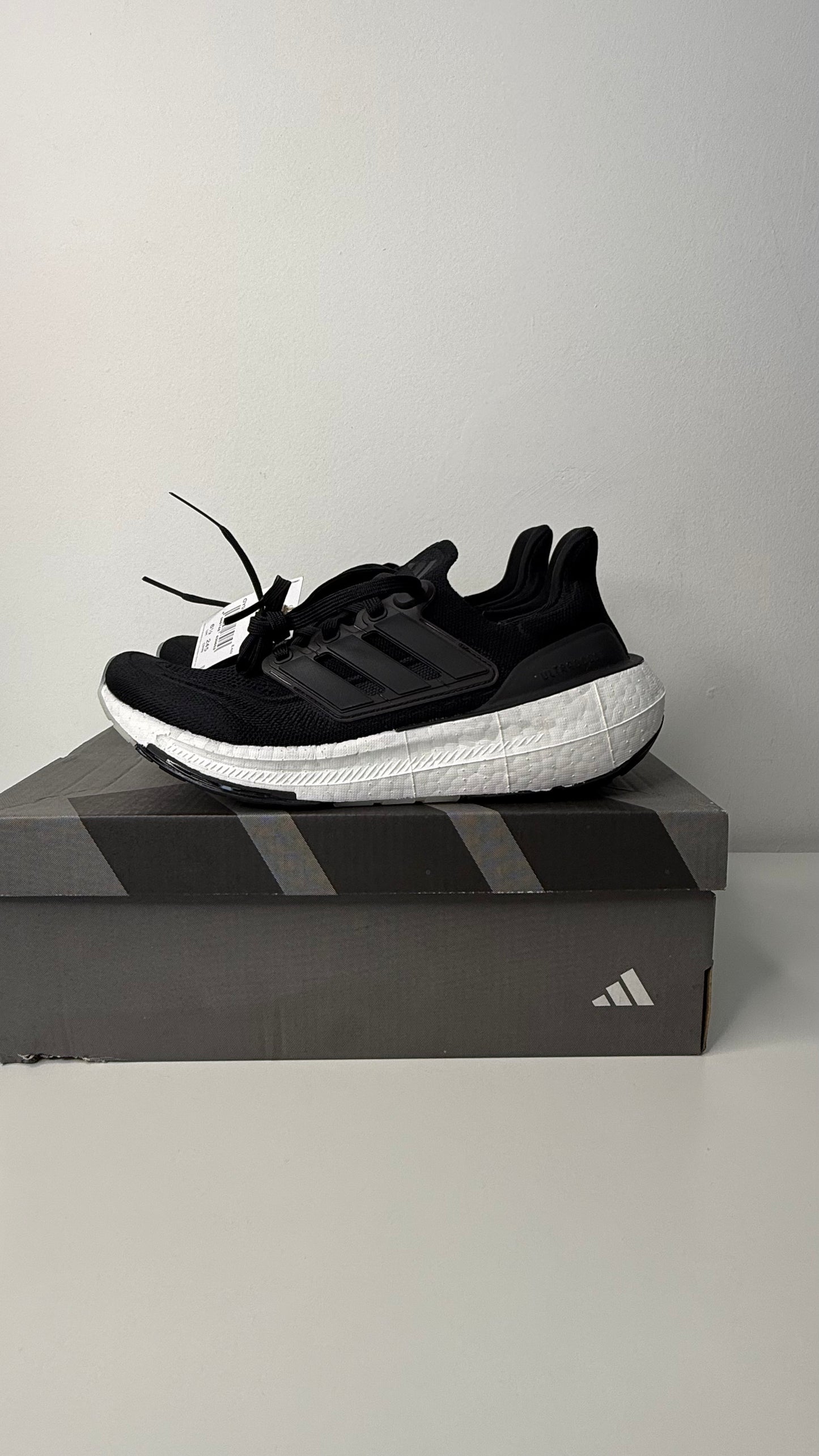 Tênis Adidas UltraBoost Light 23 - PRONTA ENTREGA
