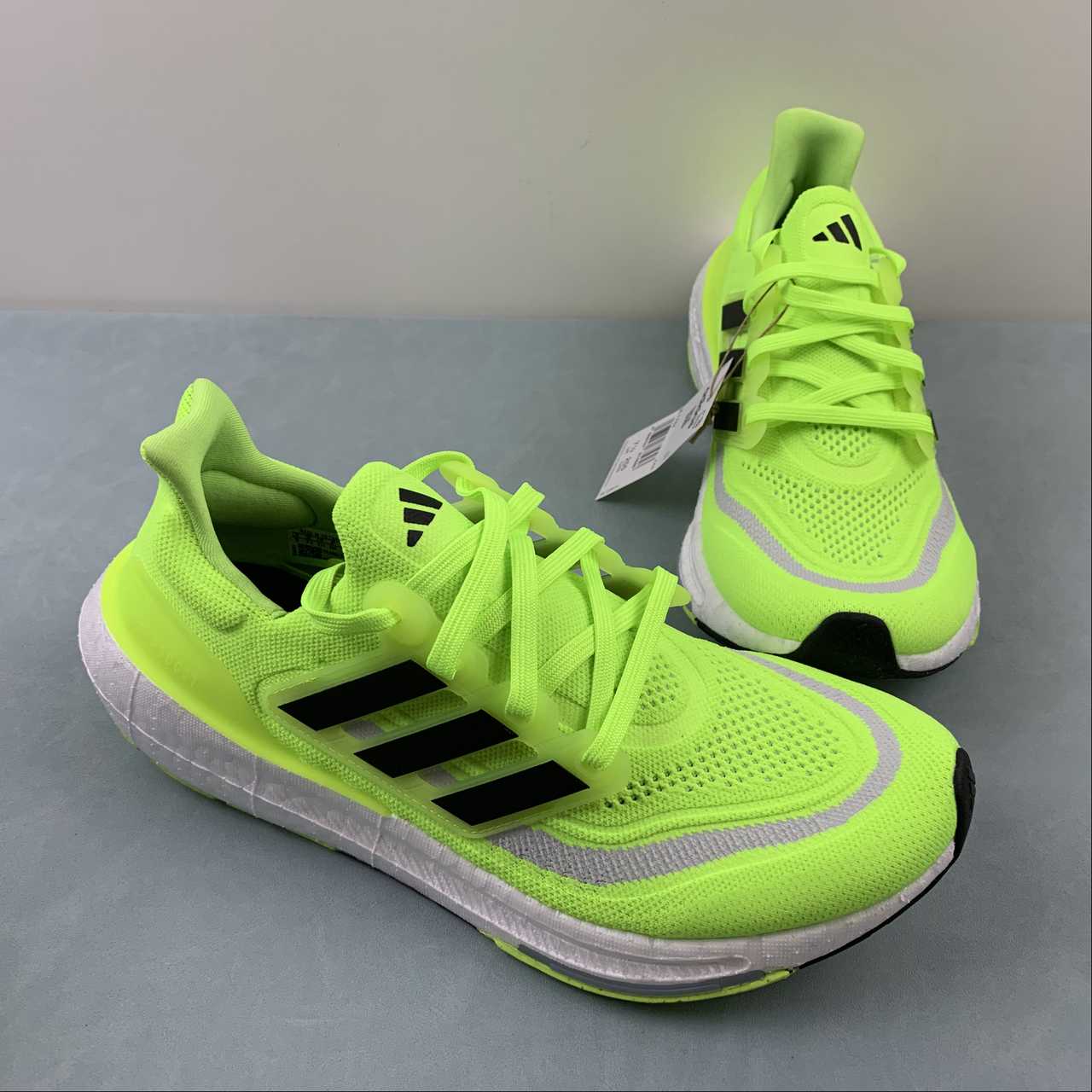 Tênis Adidas UltraBoost Light 23