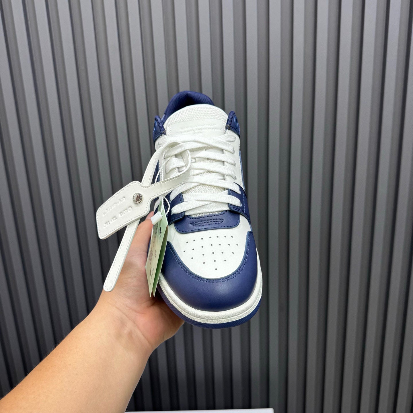 Tênis Off-White Out of Office