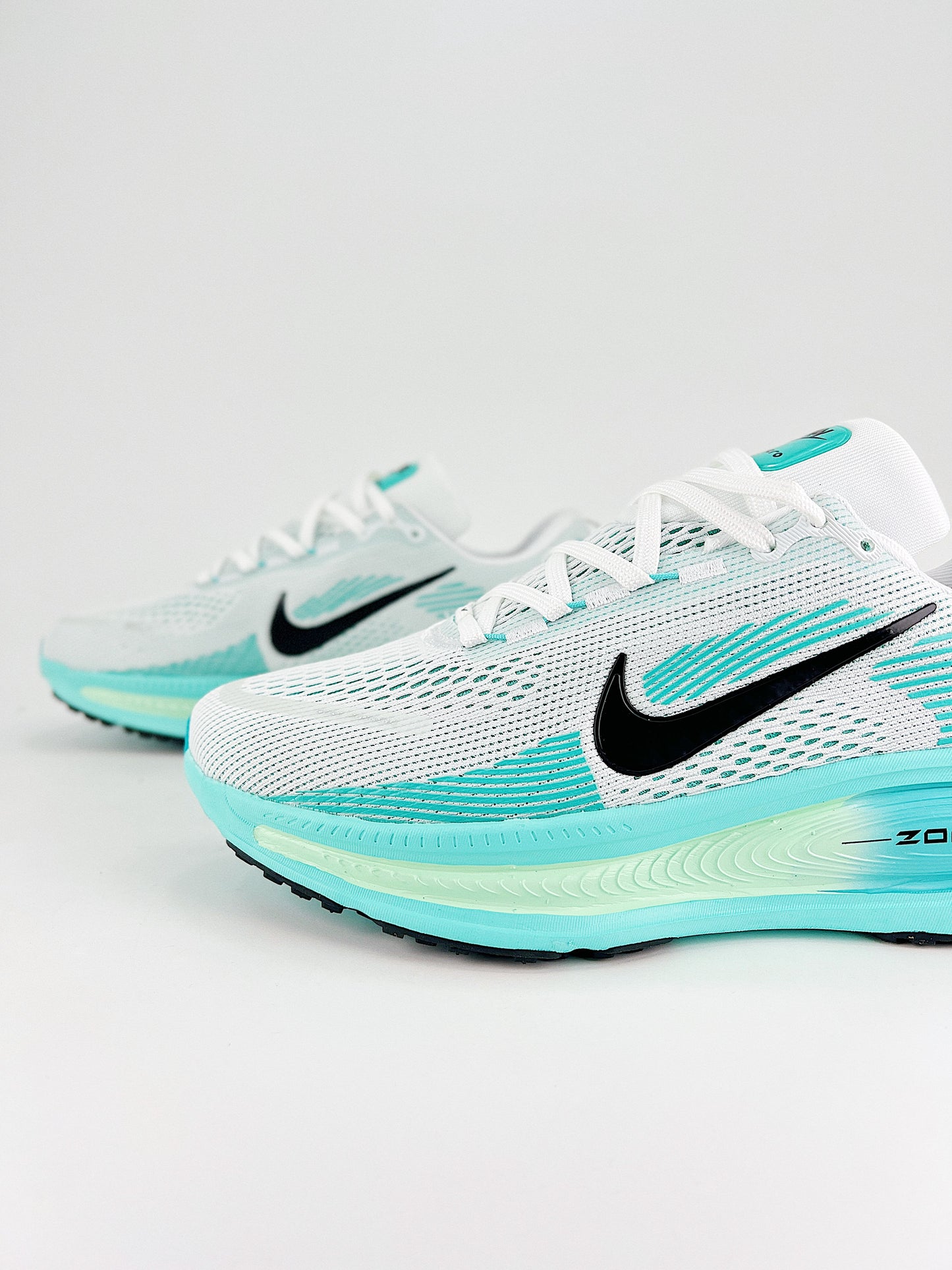 Tênis Nike Vomero 18