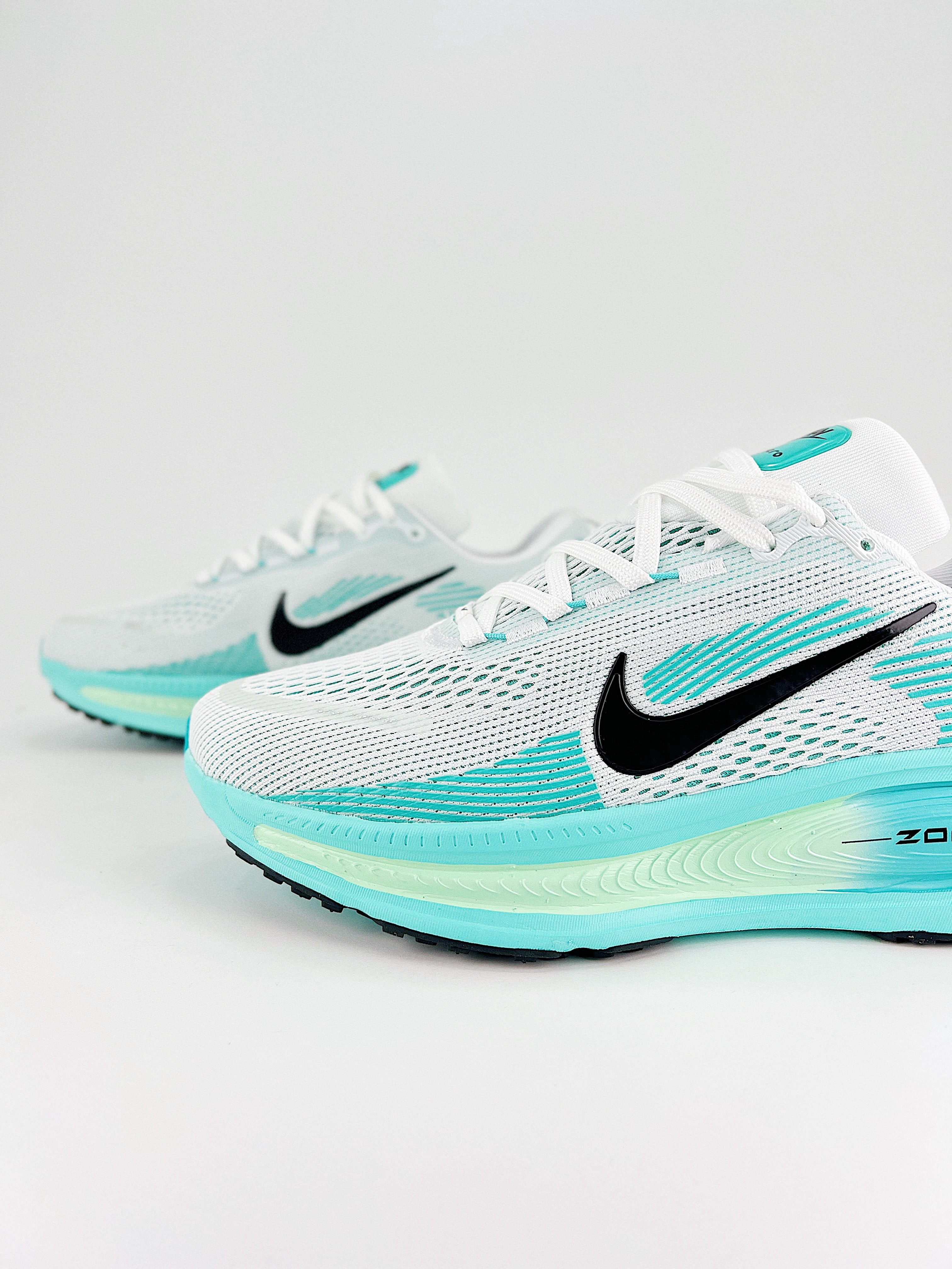 Tênis Nike Vomero 18