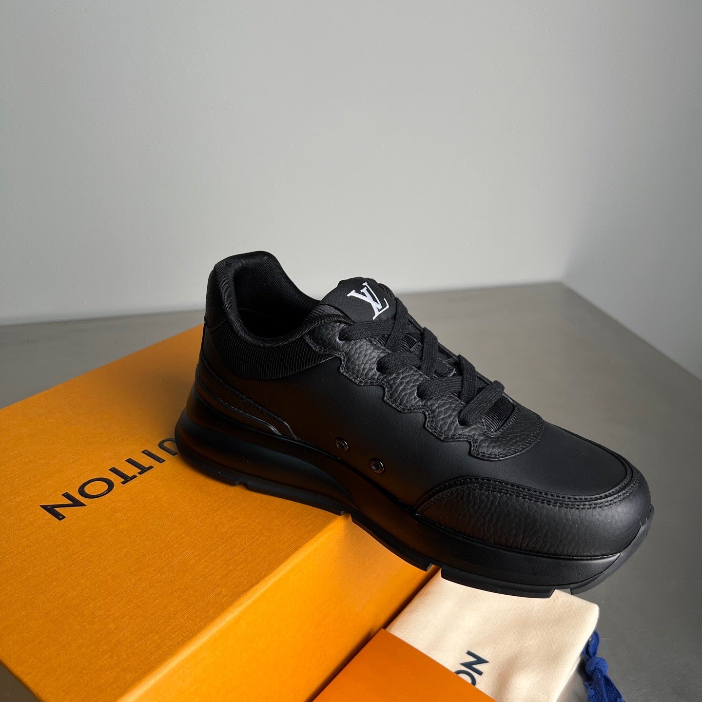 Tênis LV Classic