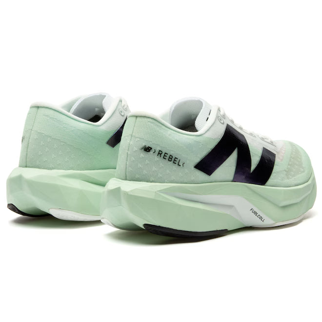 Tênis New Balance FuelCell Rebel V4