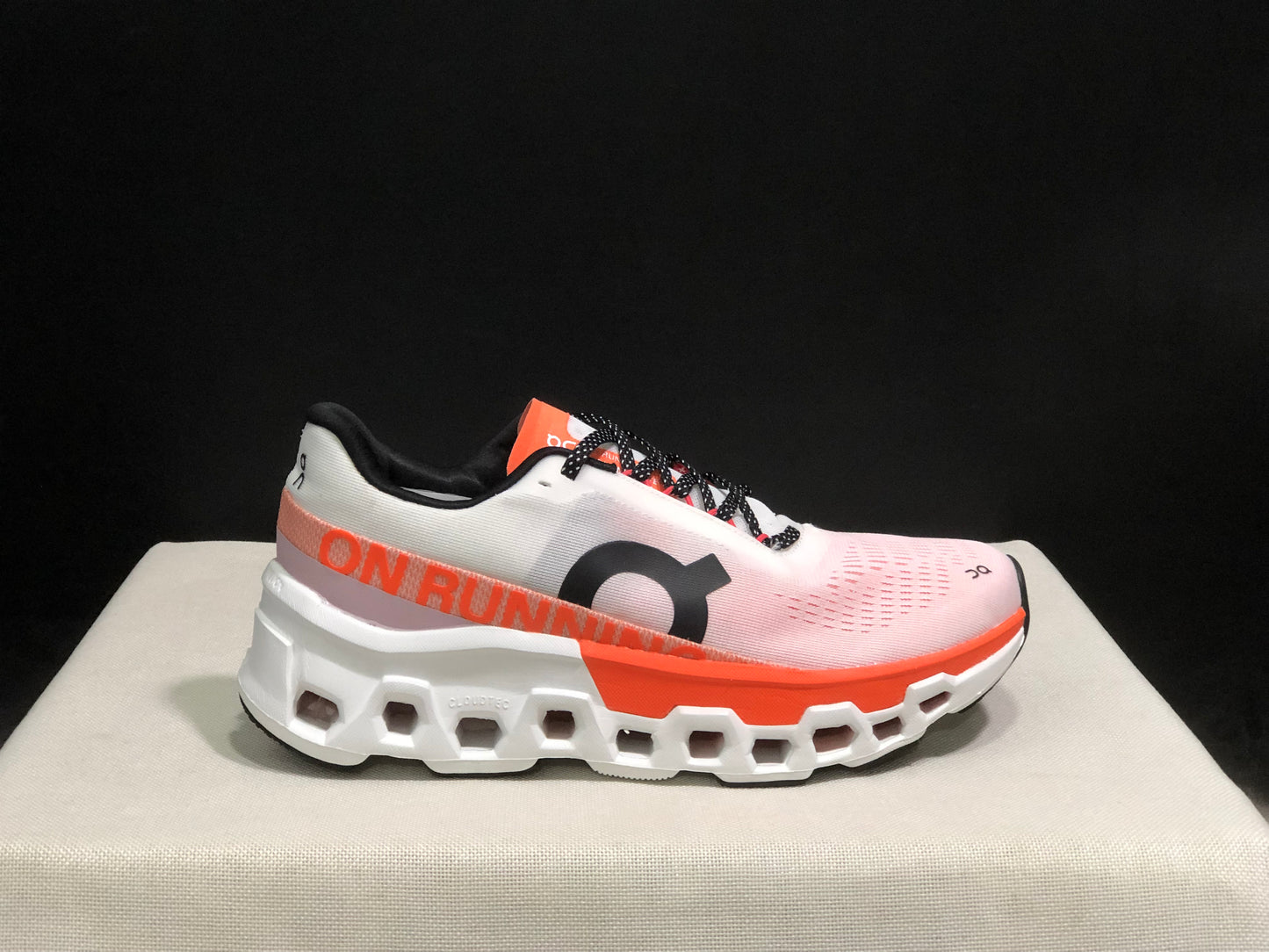 Tênis On Running Cloudmonster 2