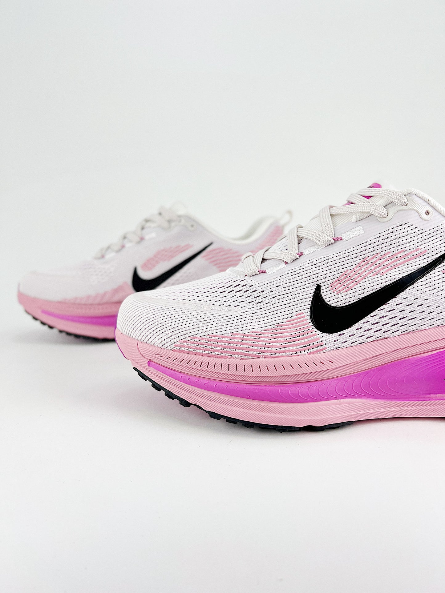 Tênis Nike Vomero 18