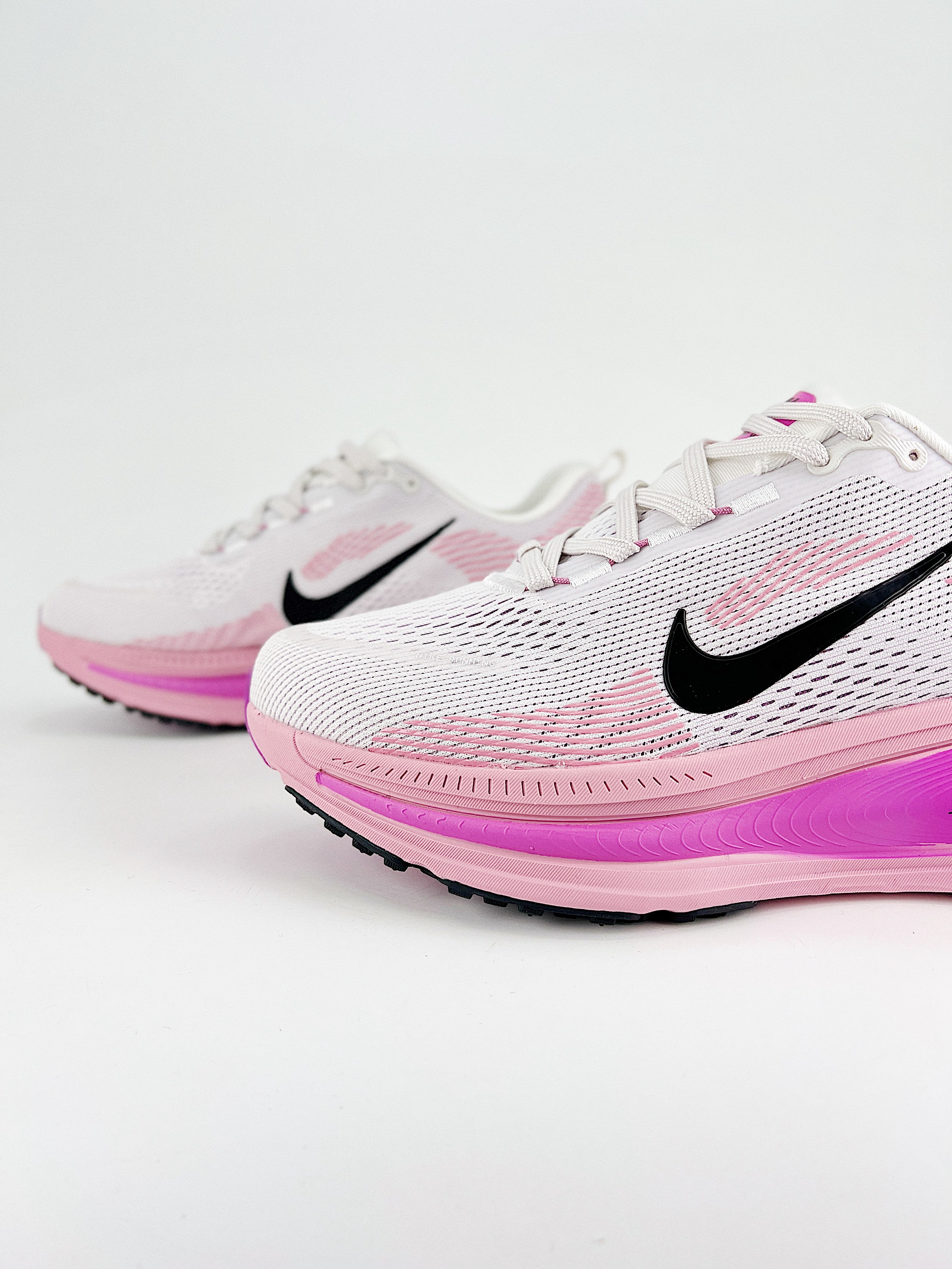 Tênis Nike Vomero 18